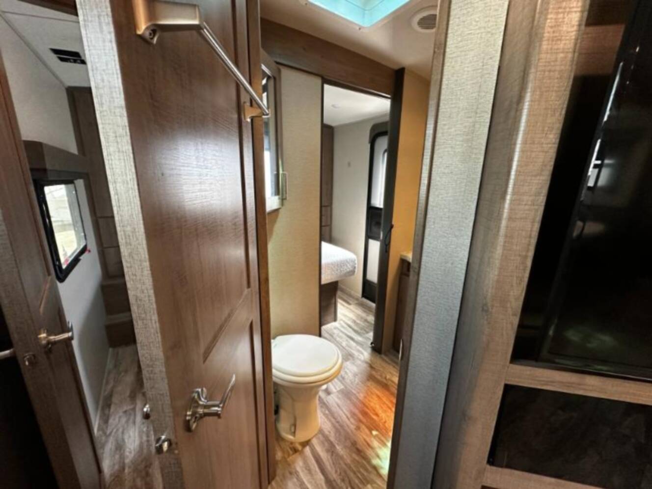 A photo of this 2022 Grand Design Imagine 3250BH
