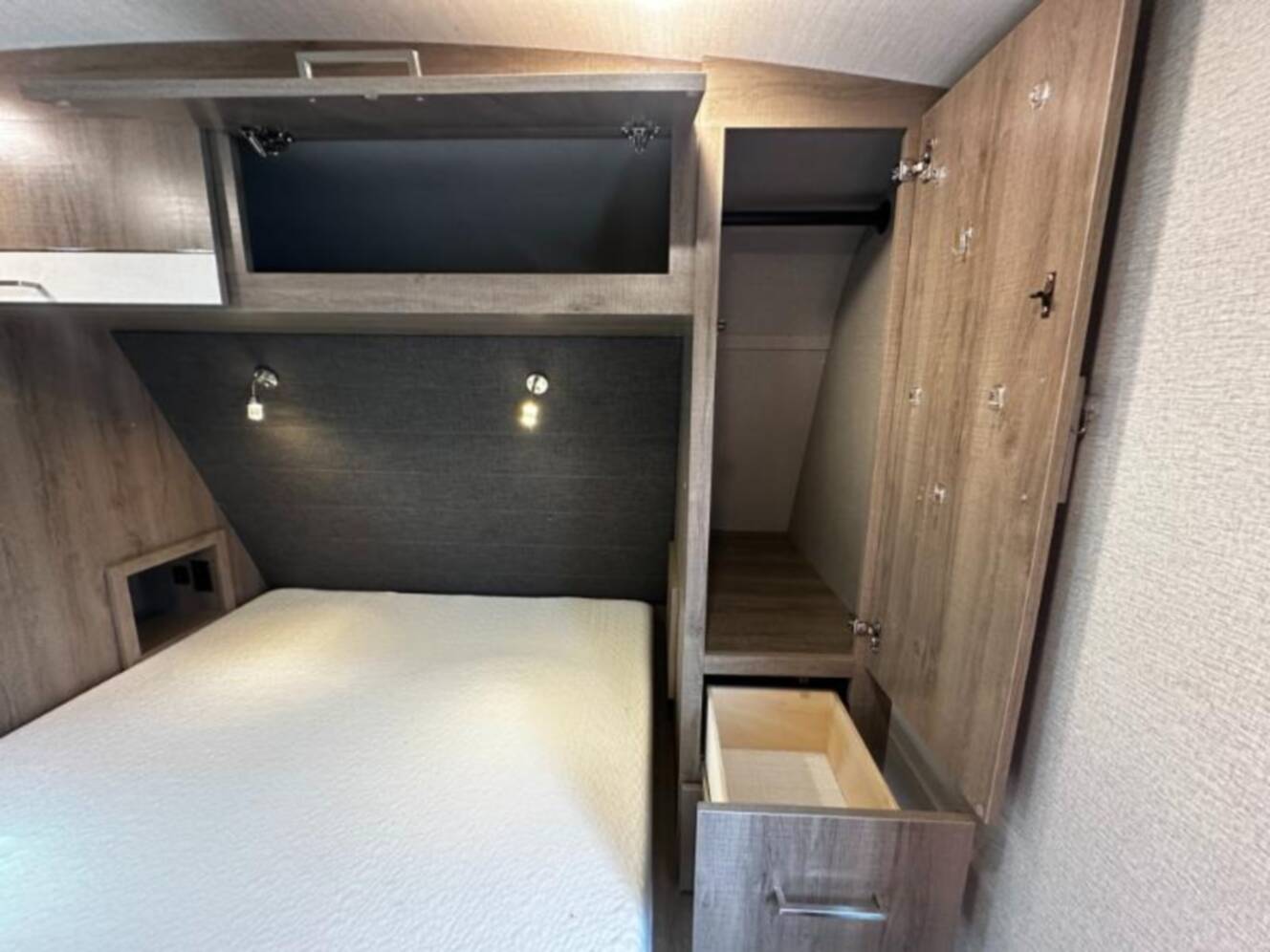 A photo of this 2022 Grand Design Imagine 3250BH