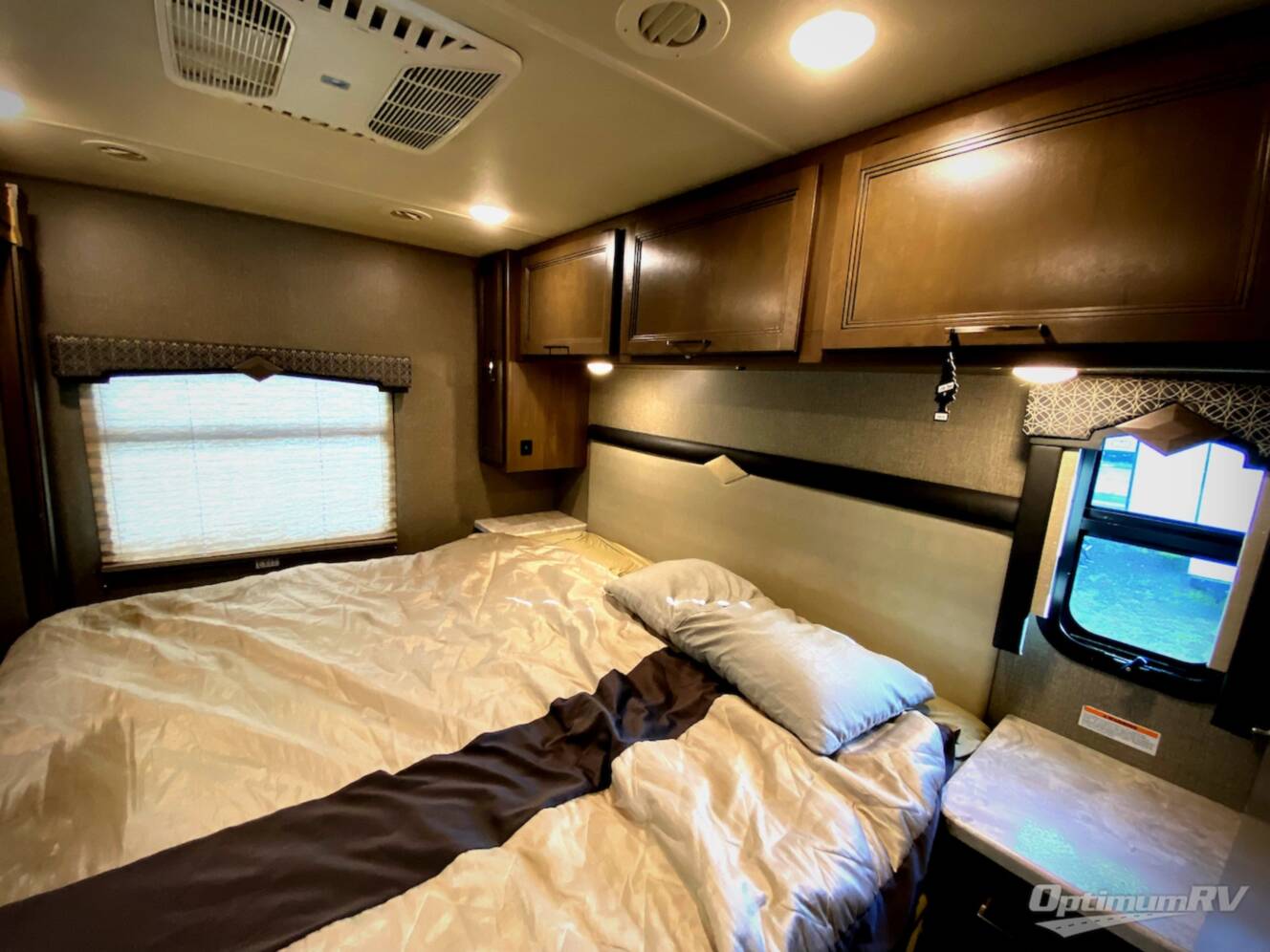 A photo of this 2021 Thor Hurricane 34R