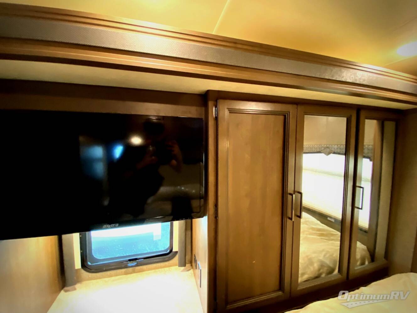 A photo of this 2021 Thor Hurricane 34R