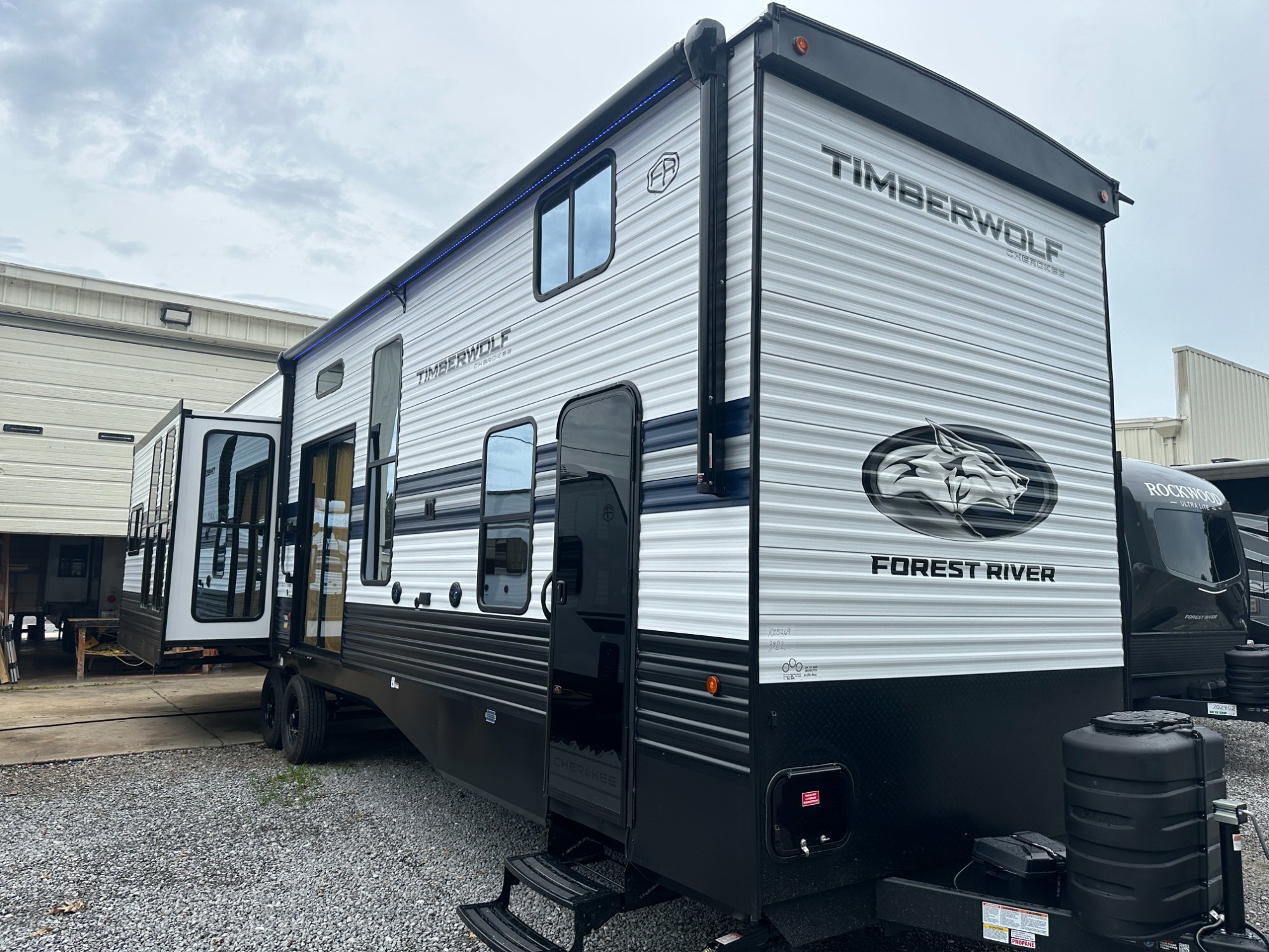 2027 Forest River Cherokee Timberwolf 39DL RV