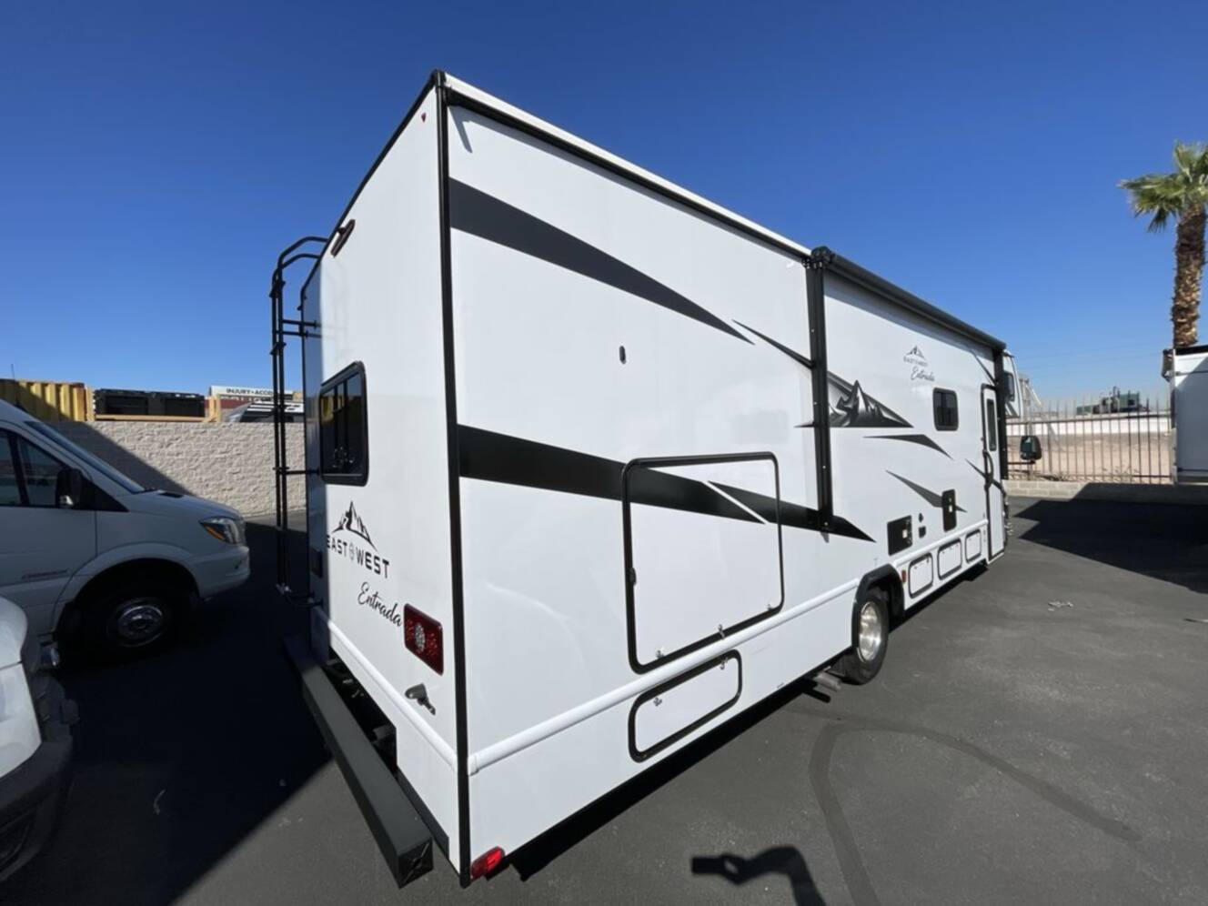 A photo of this 2027 East To West Entrada 2950OK