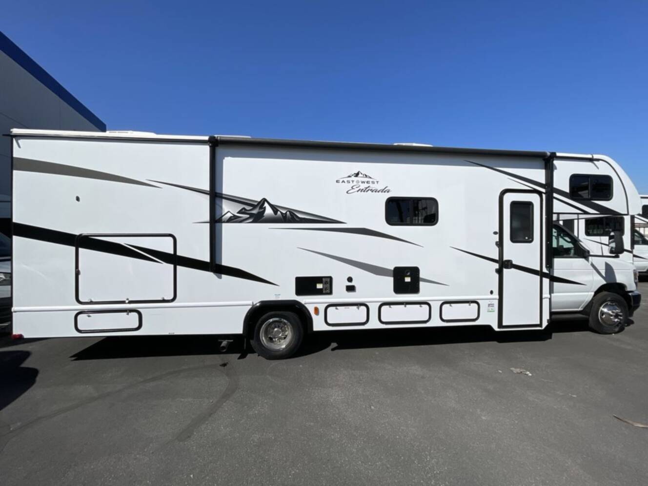 A photo of this 2027 East To West Entrada 2950OK