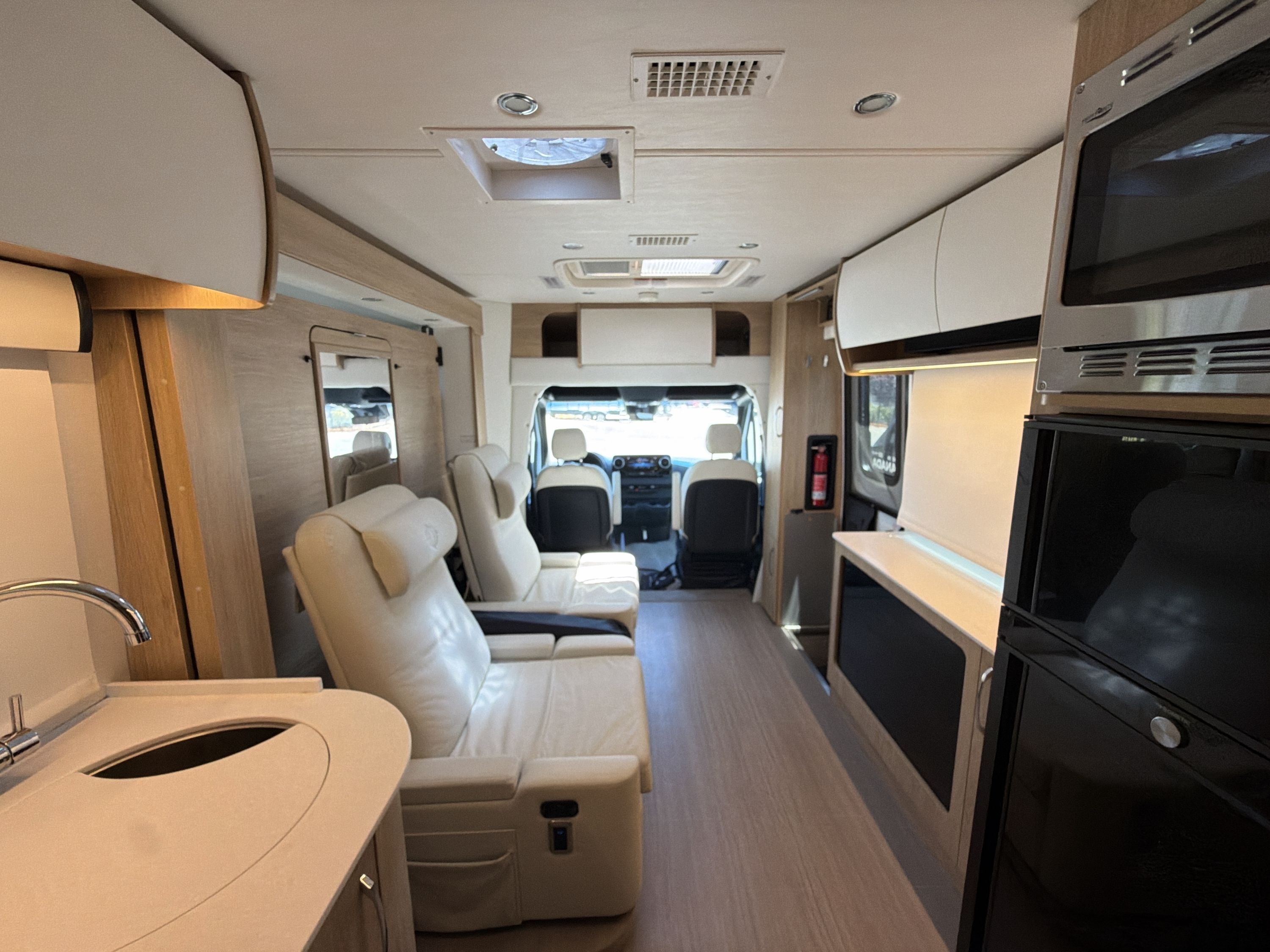 2022 Leisure Travel UNITY U24MB in vacaville CA
