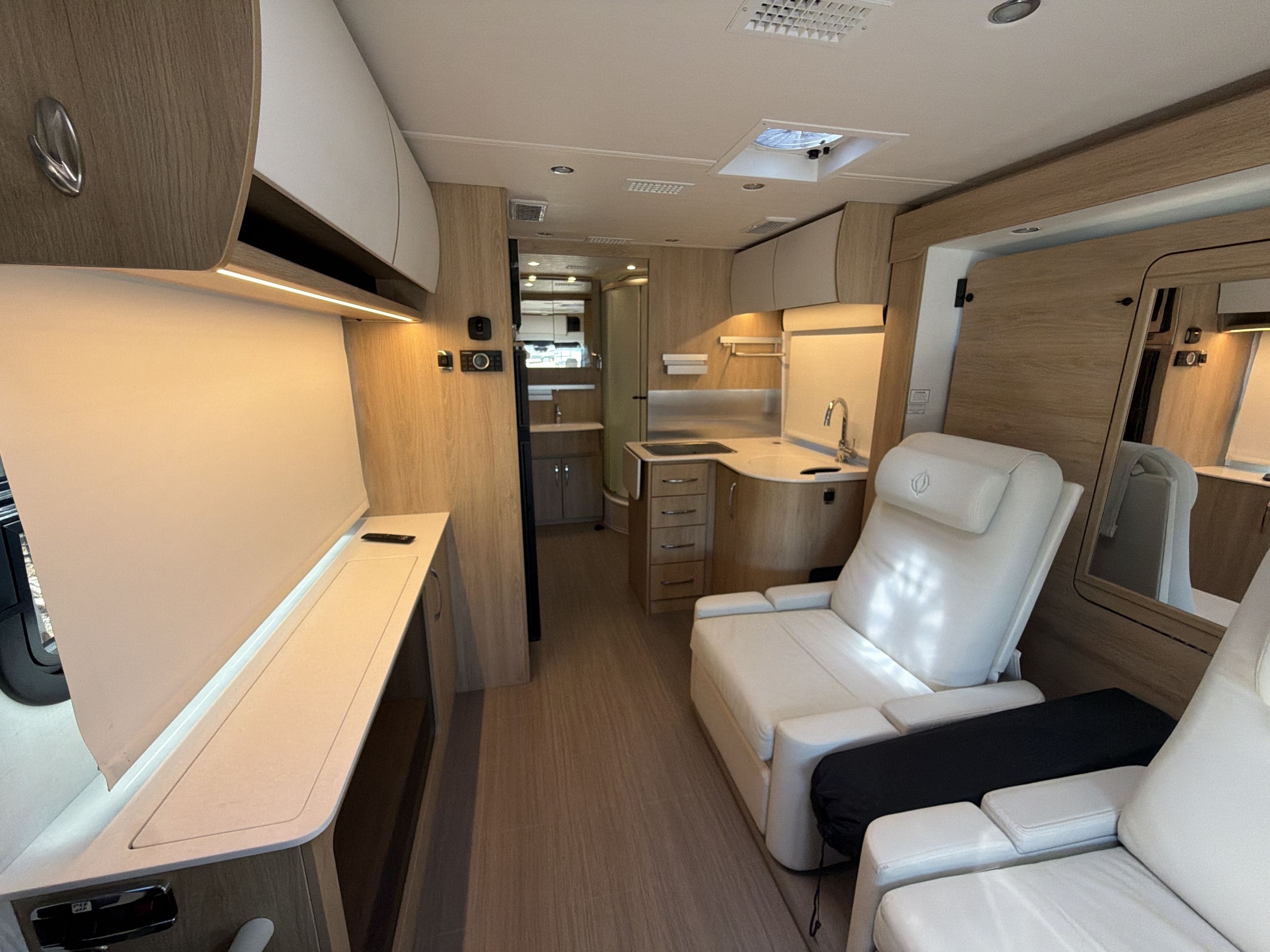 2022 Leisure Travel UNITY U24MB in vacaville CA