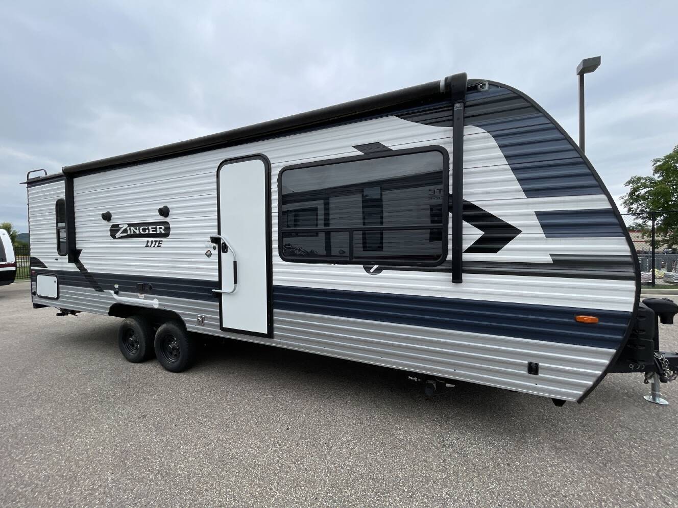 A photo of this 2023 Crossroads ZINGER 259FL