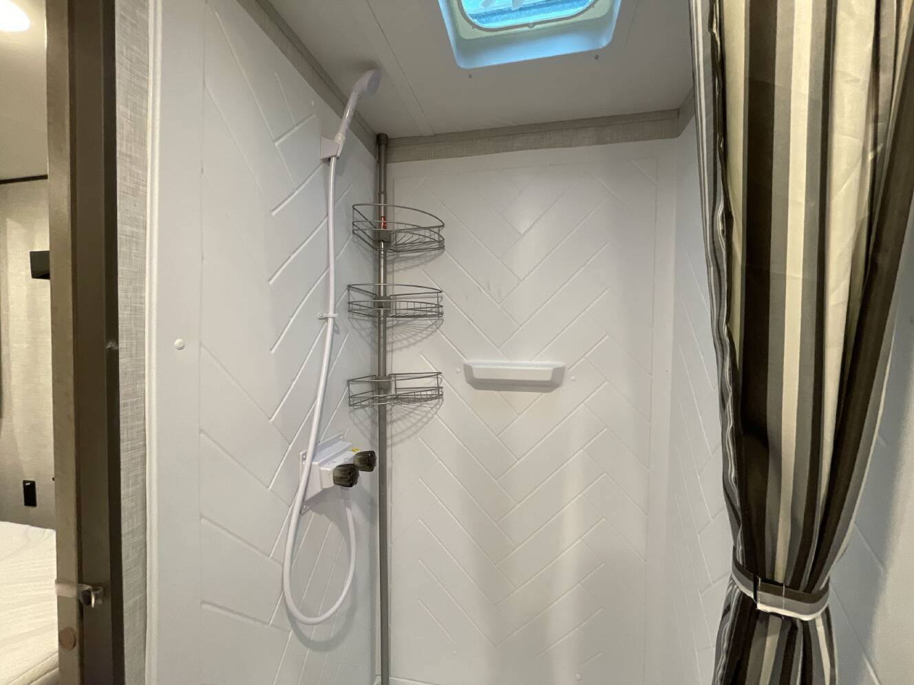 A photo of this 2023 Crossroads ZINGER 259FL