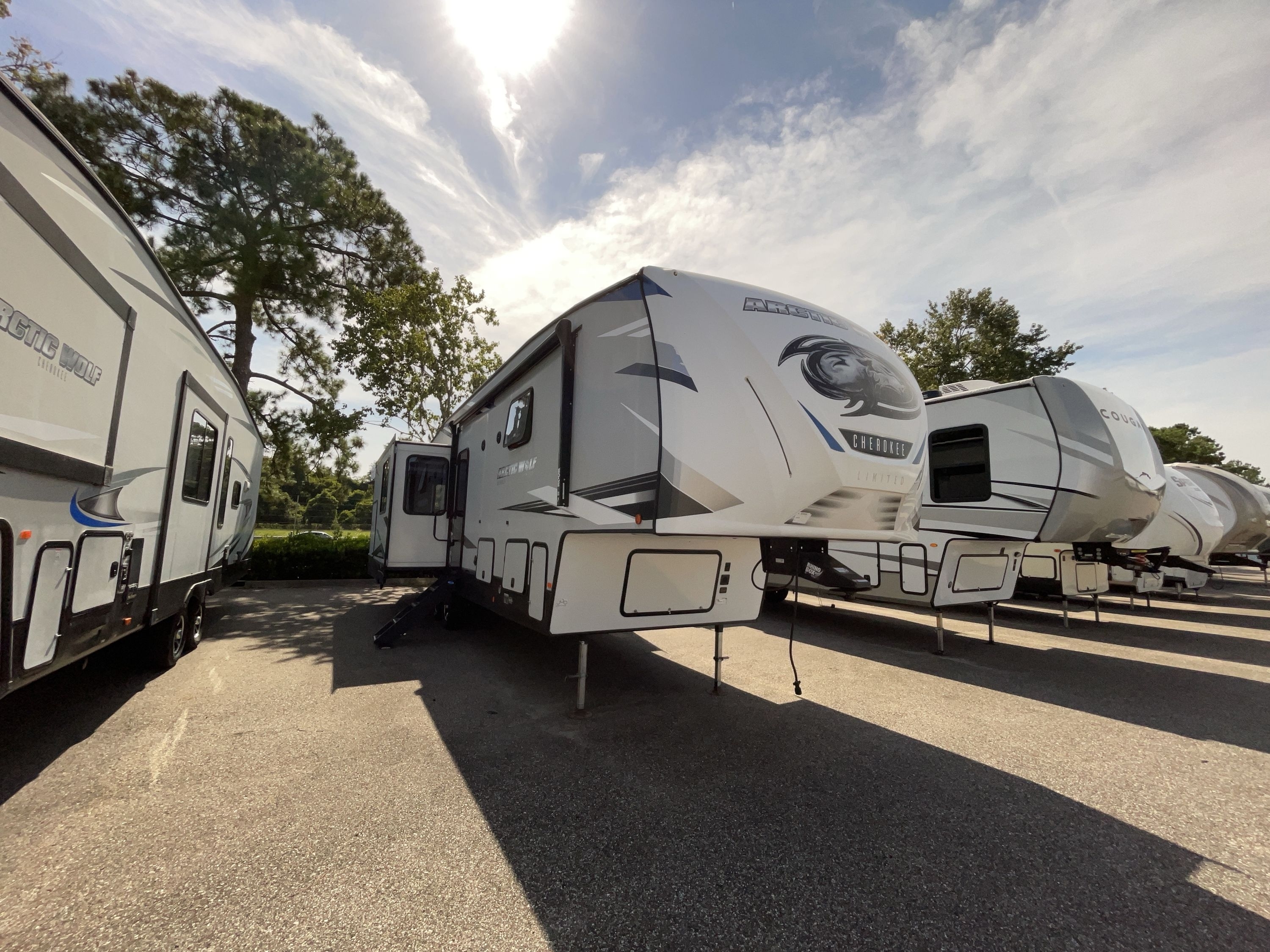 2021 Forest River ARCTIC WOLF 3550 SUITE in st. augustine FL