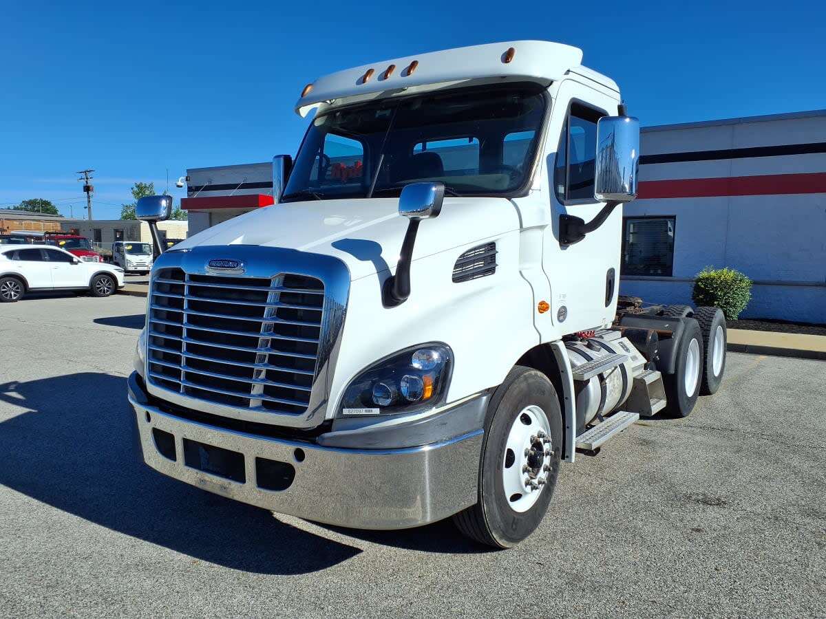 2019 FREIGHTLINER CASCADIA 113 in Cleveland, OH