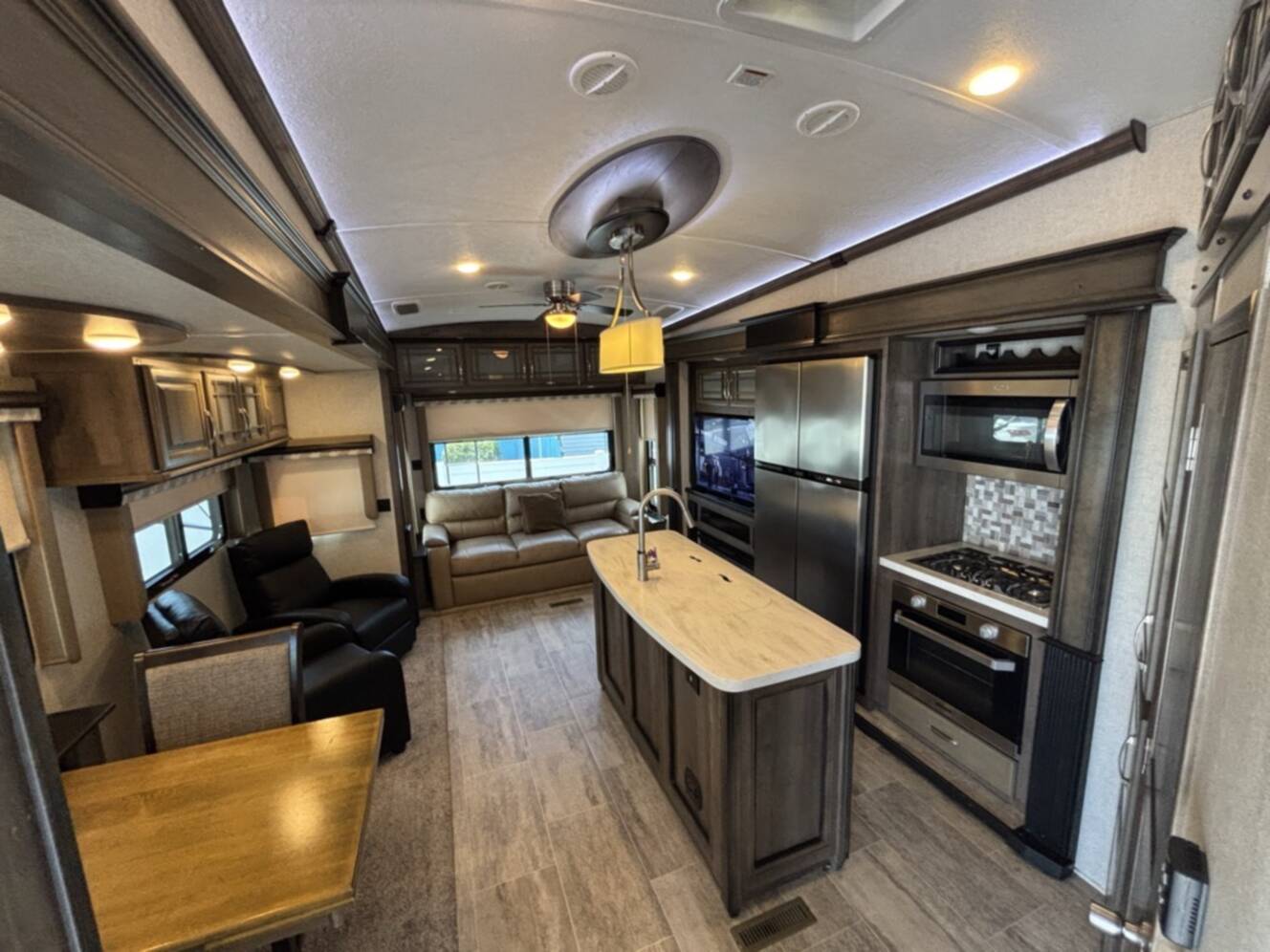 A photo of this 2018 Keystone MONTANA 3950BR