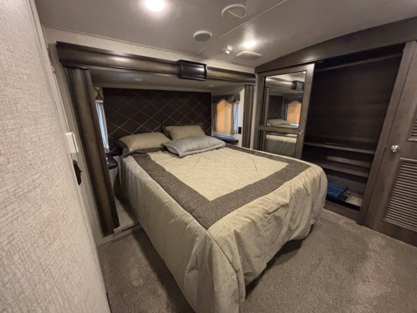 A photo of this 2018 Keystone MONTANA 3950BR