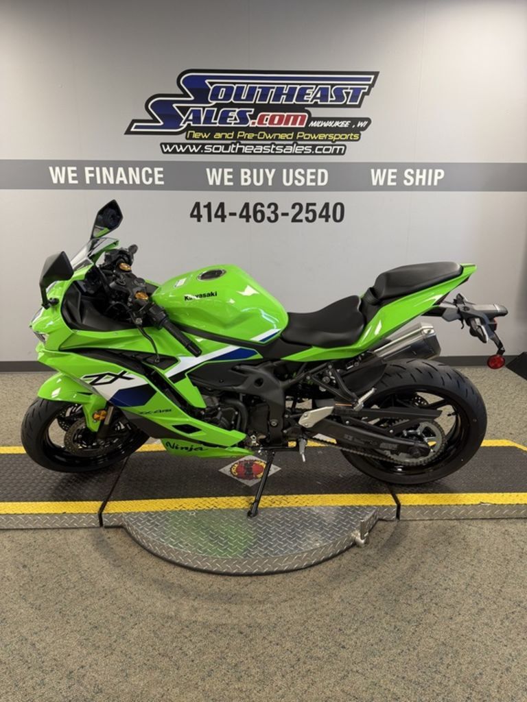 2026 Kawasaki Ninja® ZX -4RR ABS ABS in Milwaukee, WI