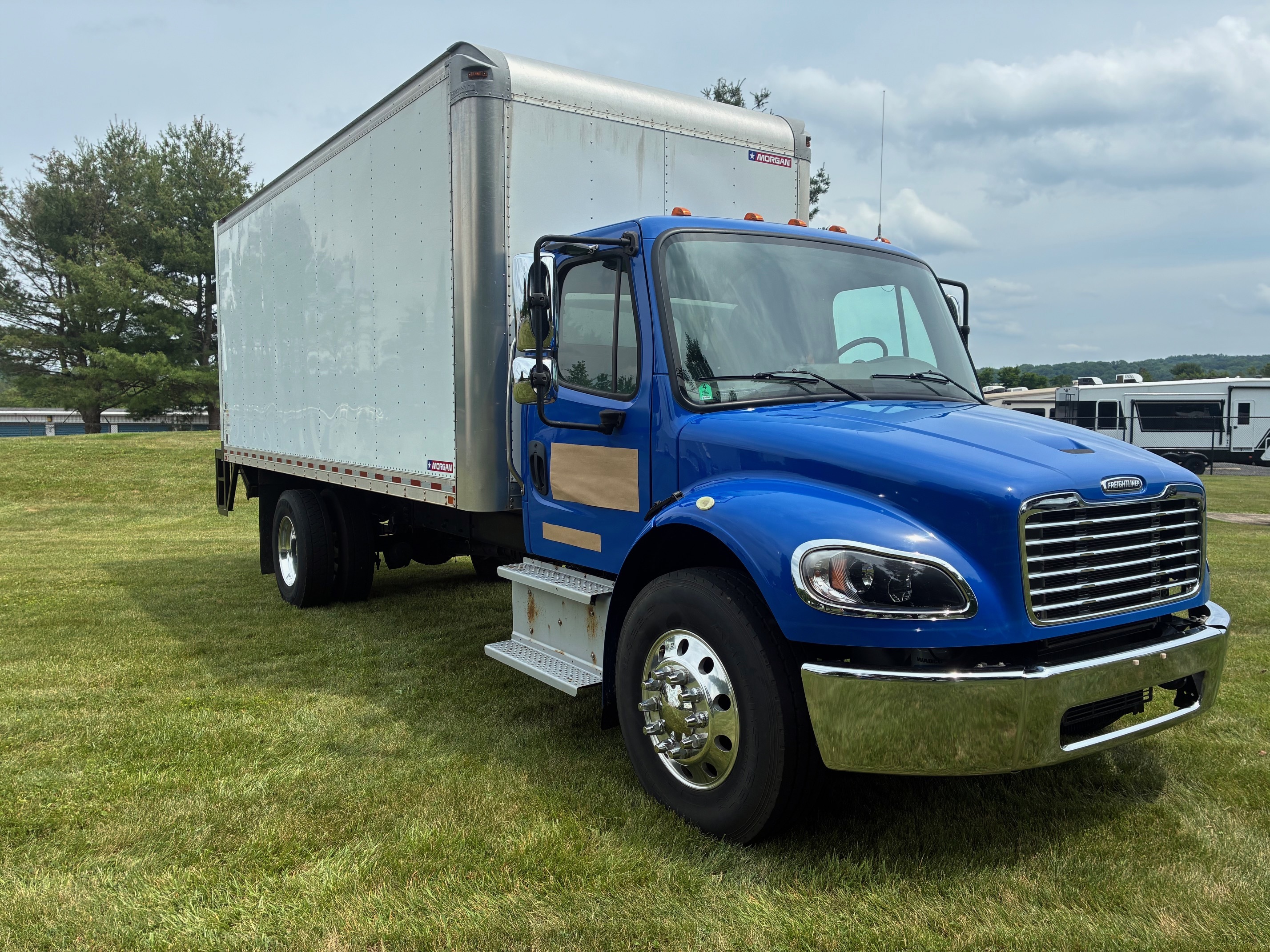 2019 FREIGHTLINER BUSINESS CLASS M2 106 in Zieglerville, PA
