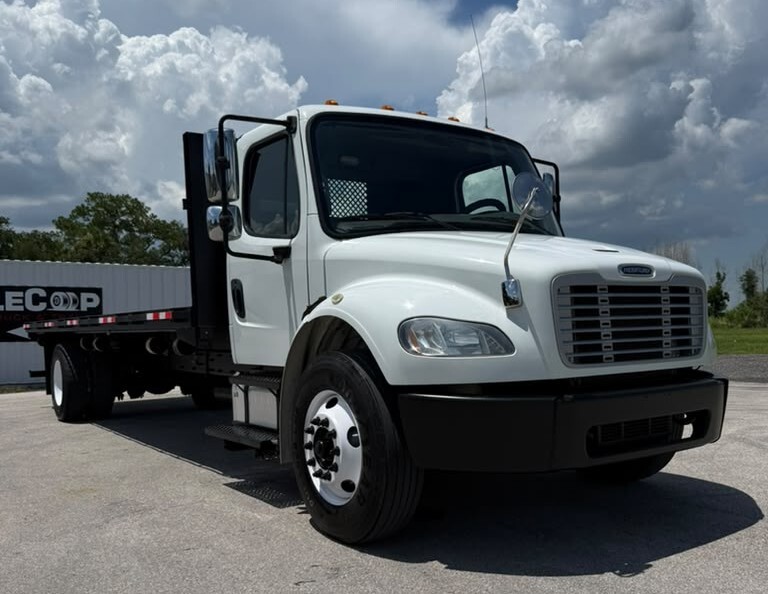 2017 FREIGHTLINER BUSINESS CLASS M2 106 in Fort Pierce, FL