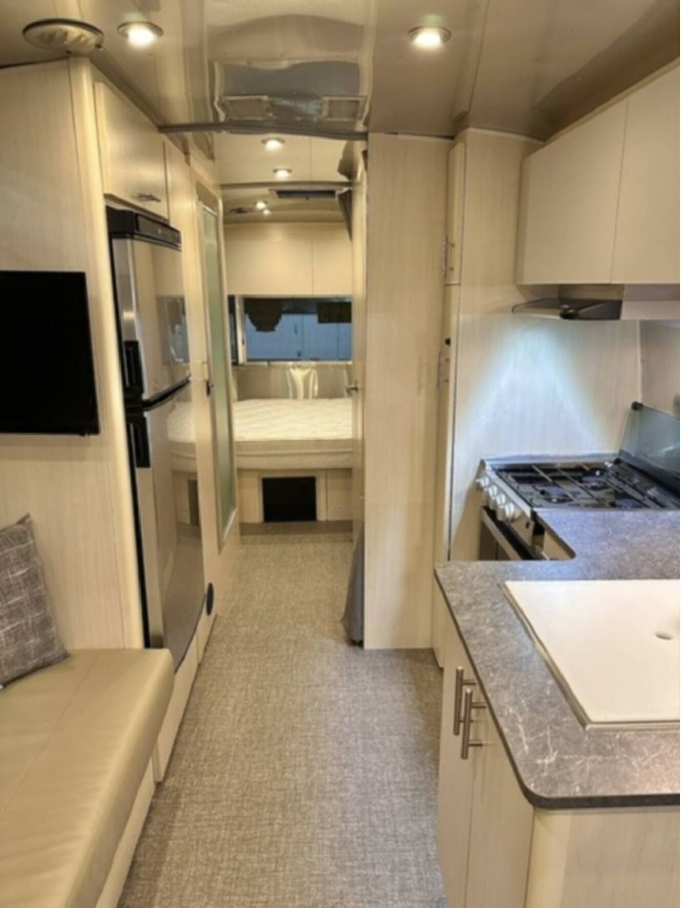 A photo of this 2023 Airstream Flying Cloud 25 Front Bed Queen