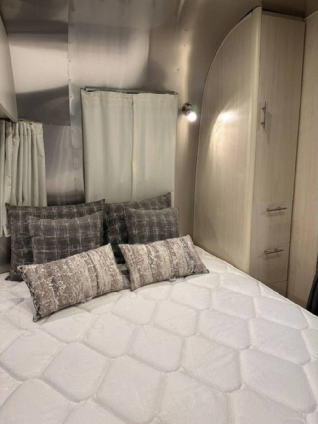 A photo of this 2023 Airstream Flying Cloud 25 Front Bed Queen