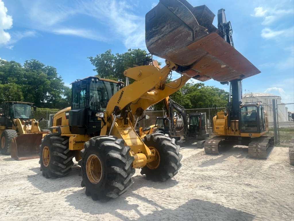 2019 CATERPILLAR 930M in Fort Lauderdale, FL