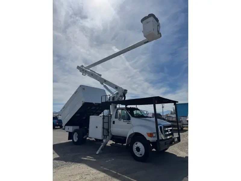 2013 FORD F750