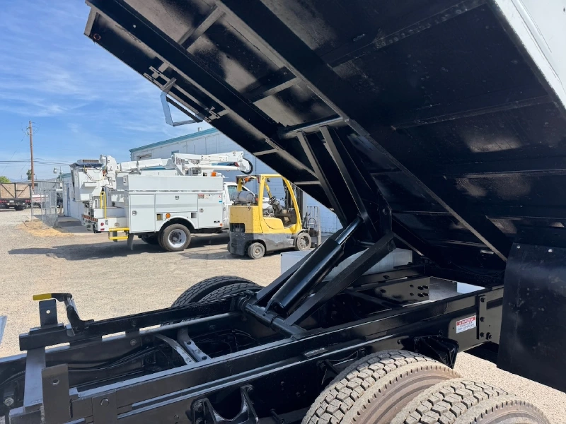 2013 FORD F750