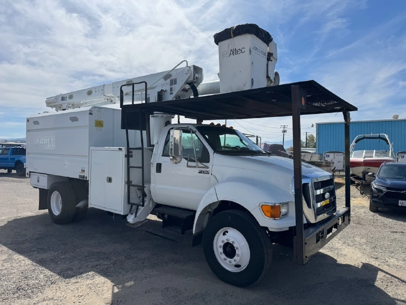 2013 FORD F750