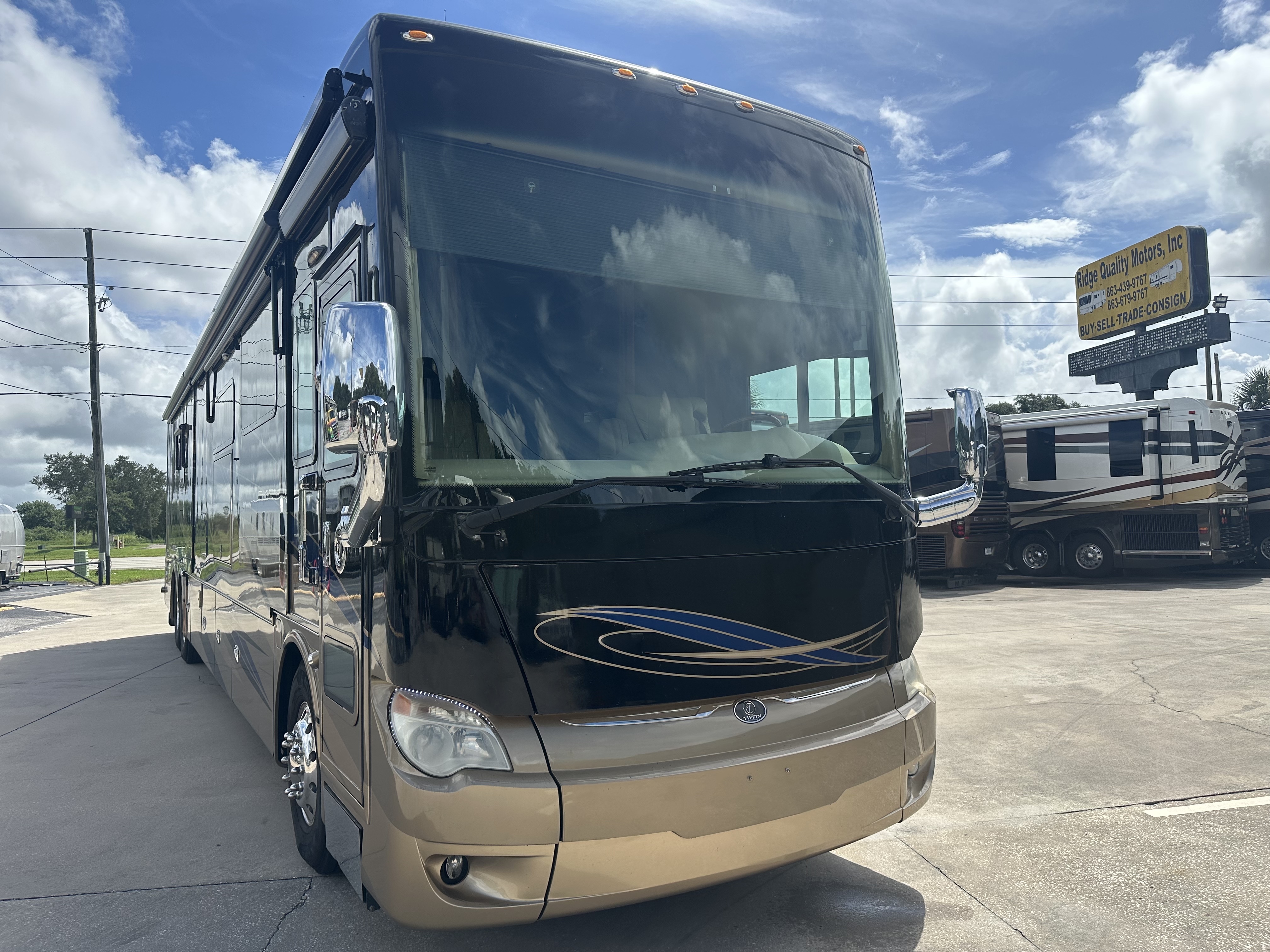 2017 Tiffin Motorhomes ALLEGRO BUS 40FTBUS Class A Diesel Motorhome - Diesel Pusher RV
