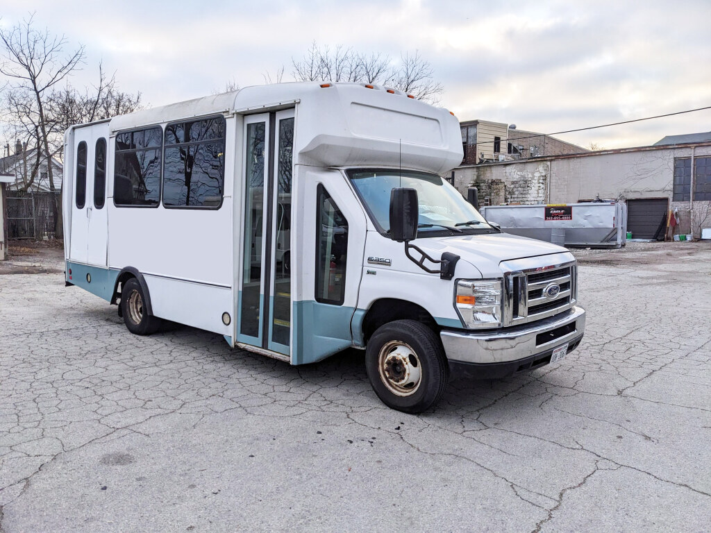 2016 FORD E350 in Kankakee, IL