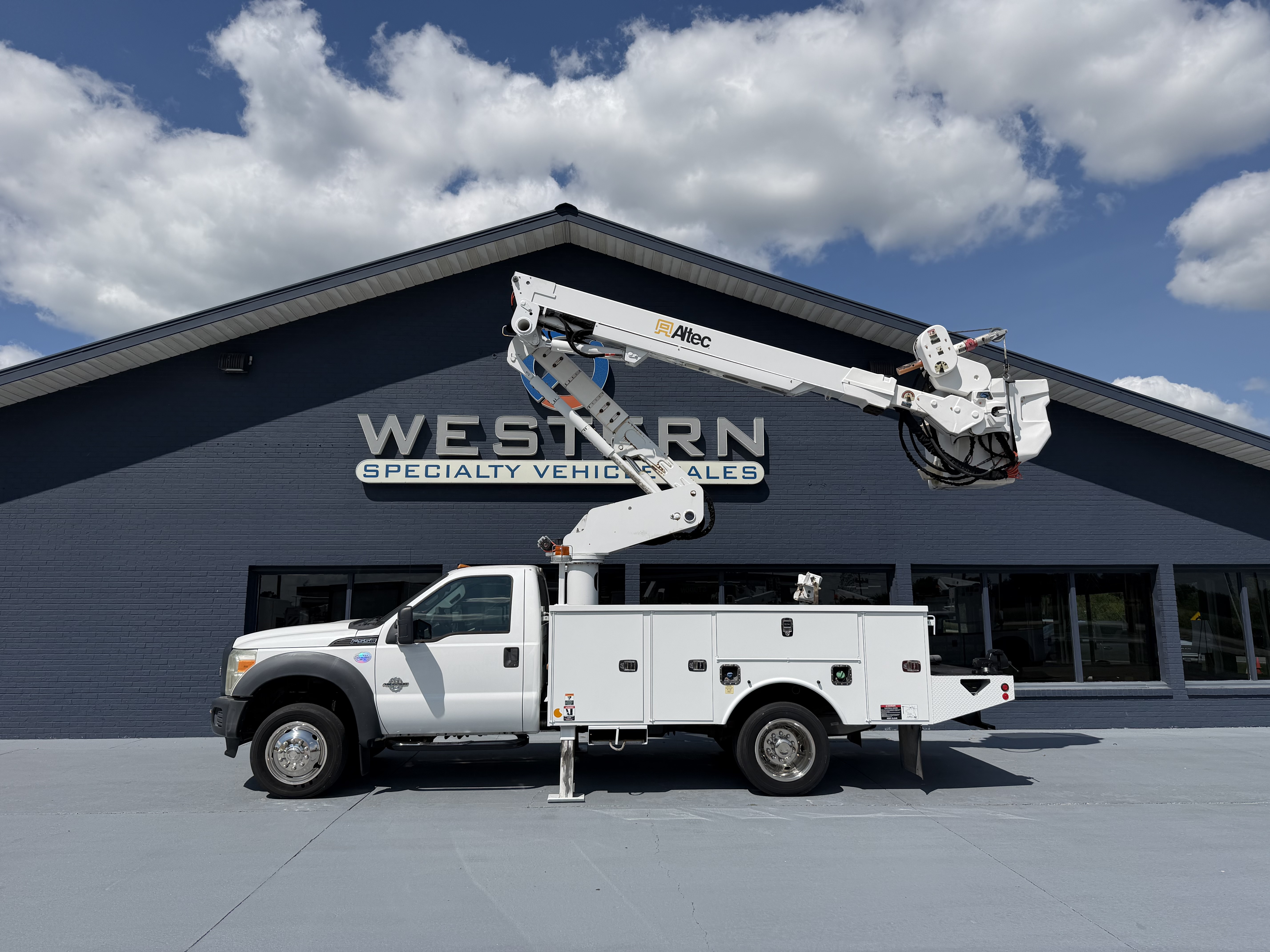 2012 FORD F550 in Braidwood, IL