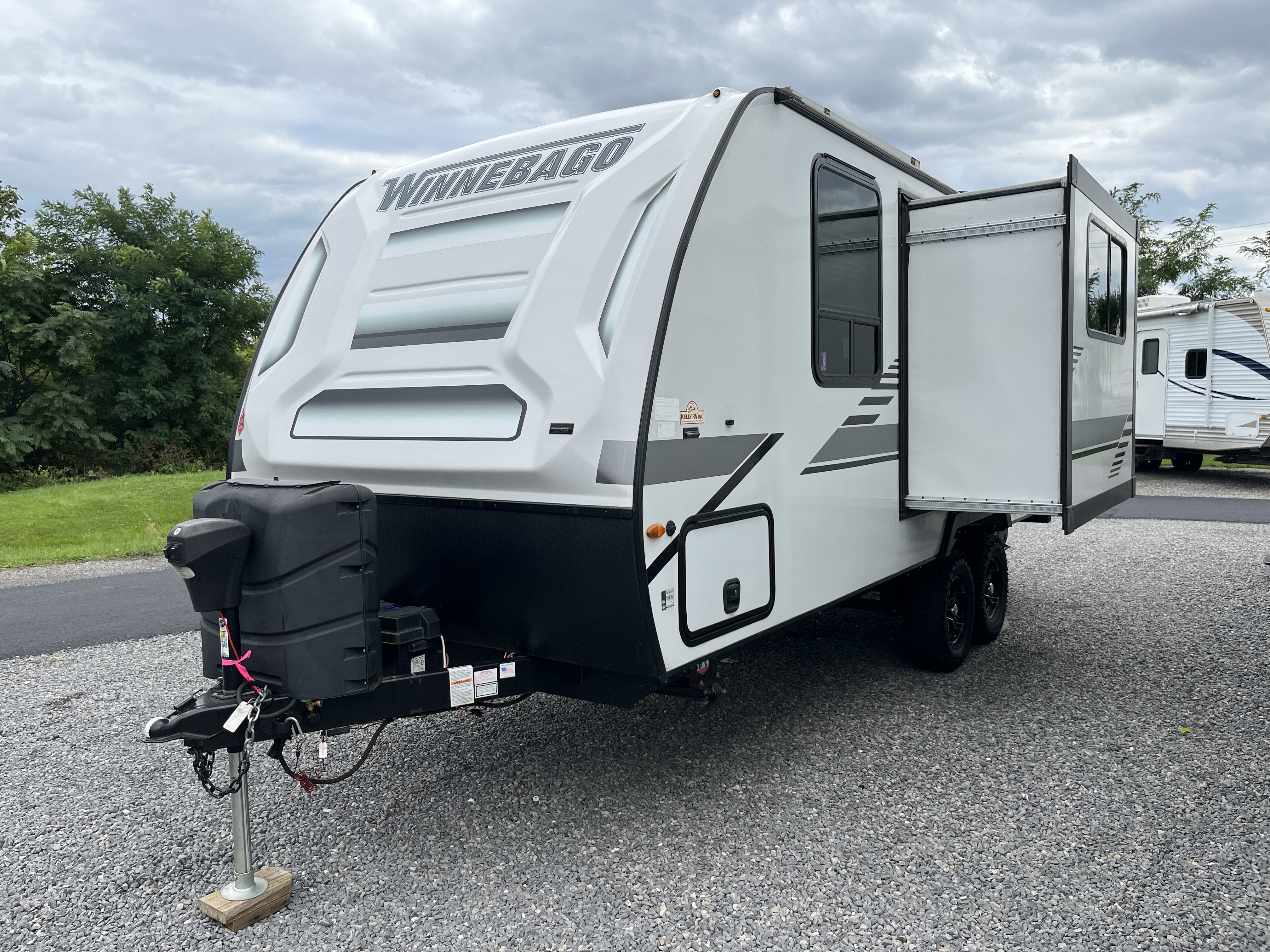 2022 Winnebago Micro Minnie 2108DS in west milton PA