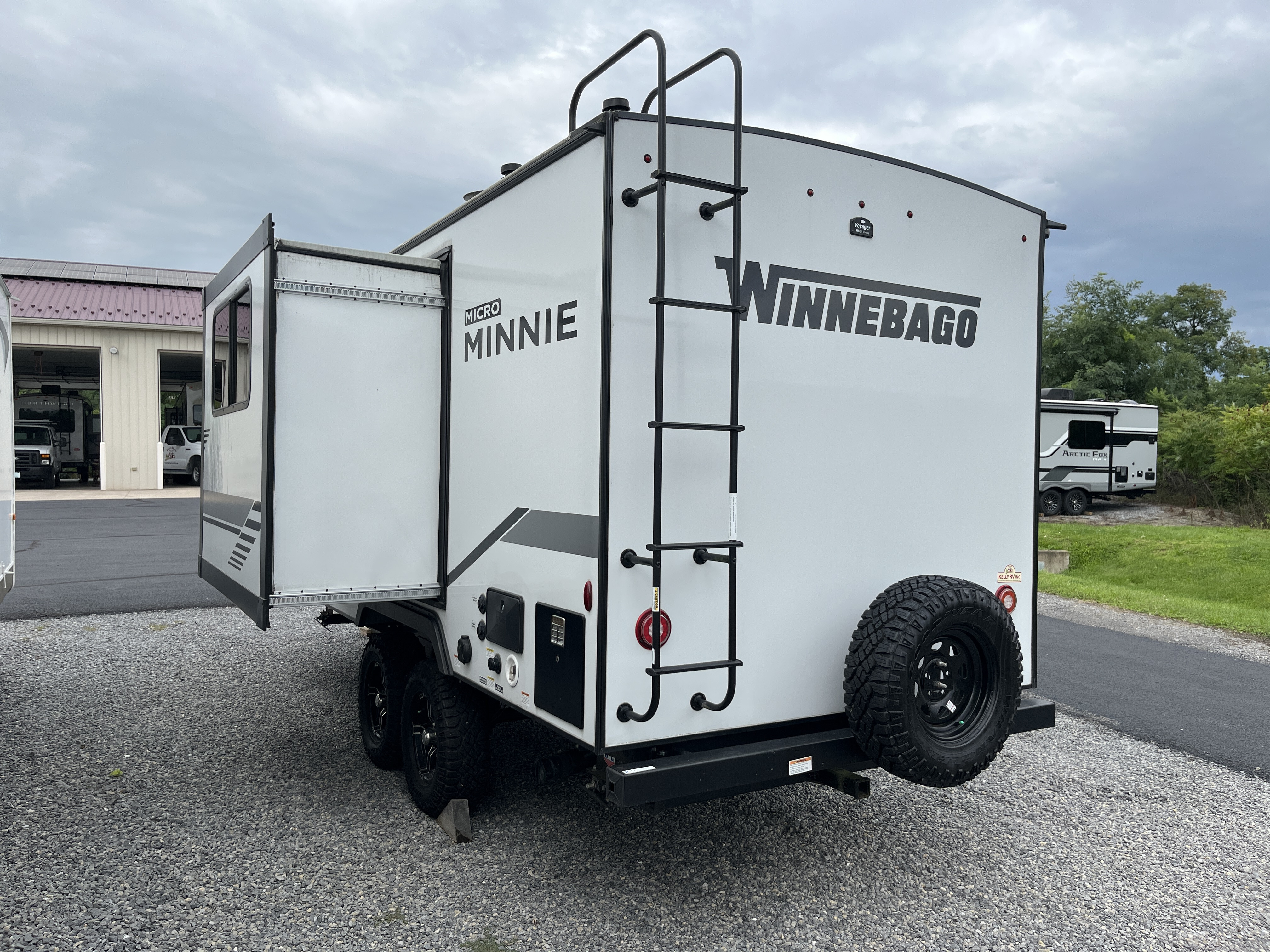 2022 Winnebago Micro Minnie 2108DS in west milton PA