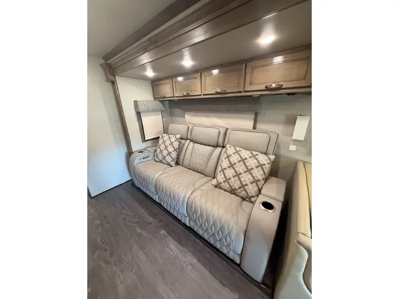2018 JAYCO SENECA 37K
