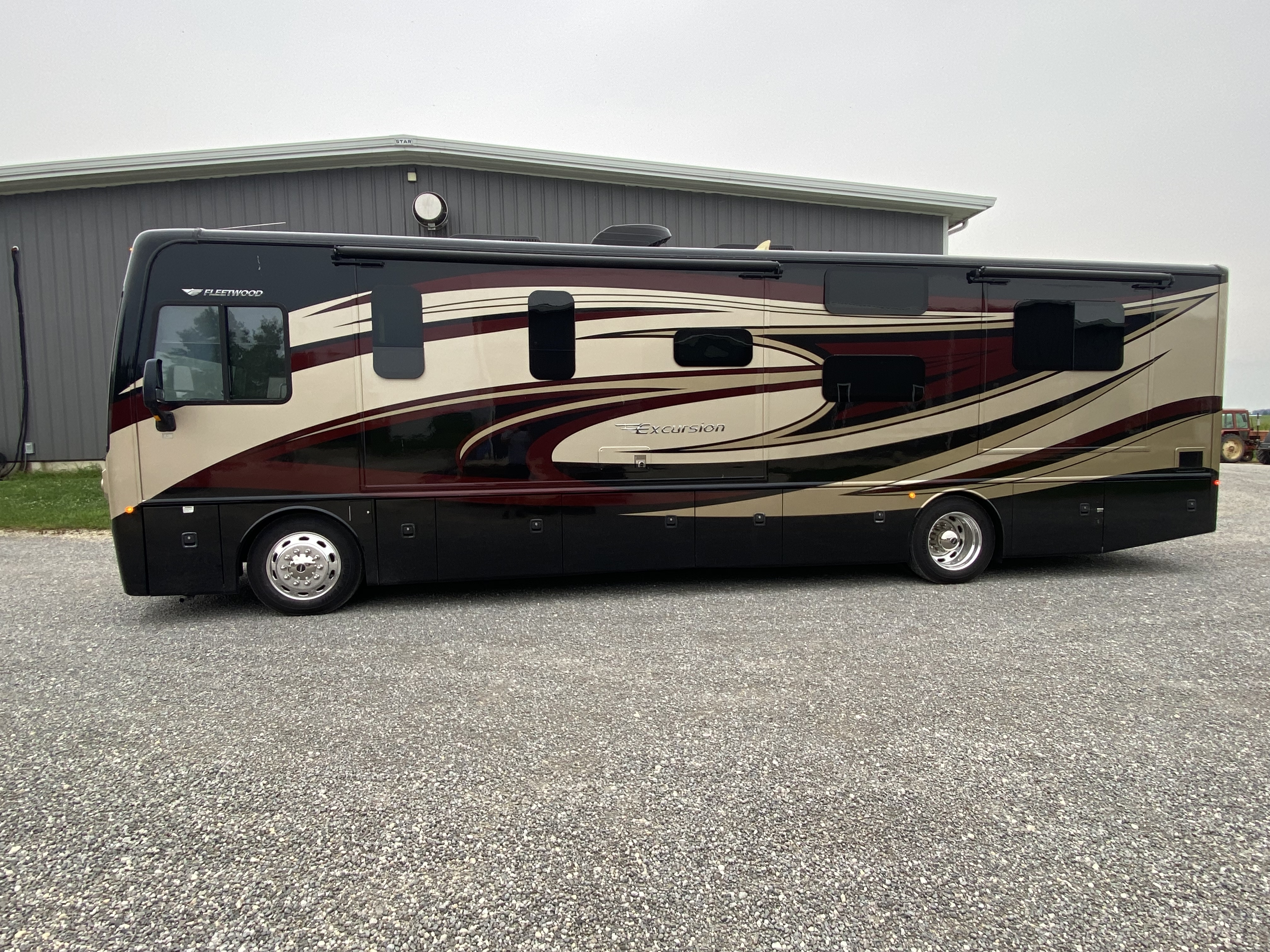 2015 Fleetwood EXCURSION 35E RV