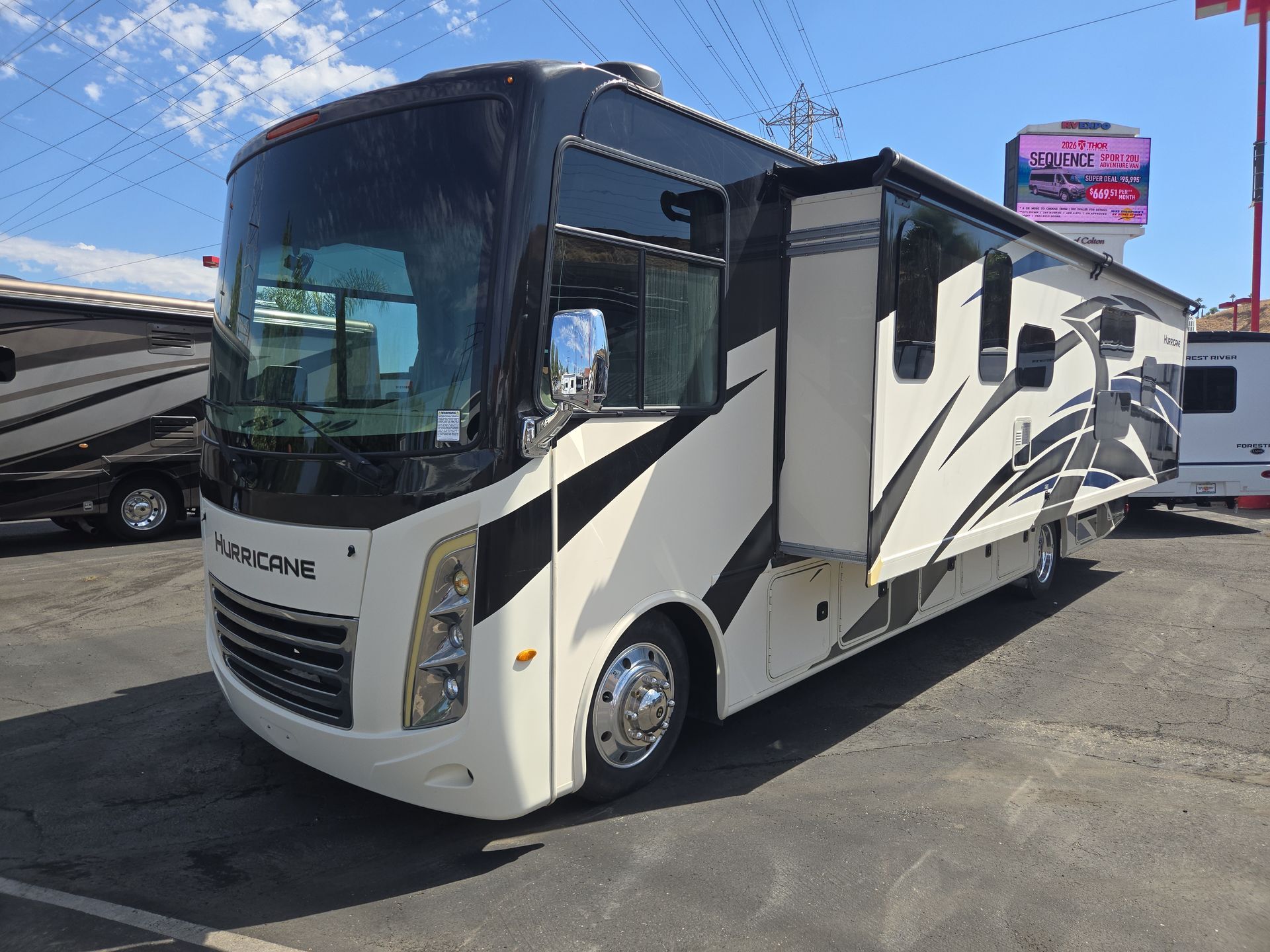 2022 Thor Motor Coach HURRICANE 34J in colton CA
