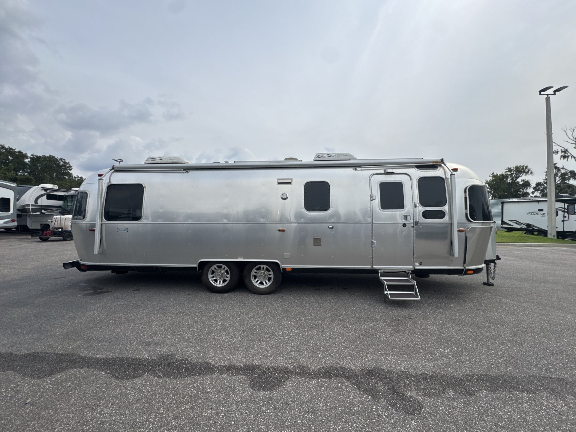 2021 Airstream 30RBQ Classic in woodford VA