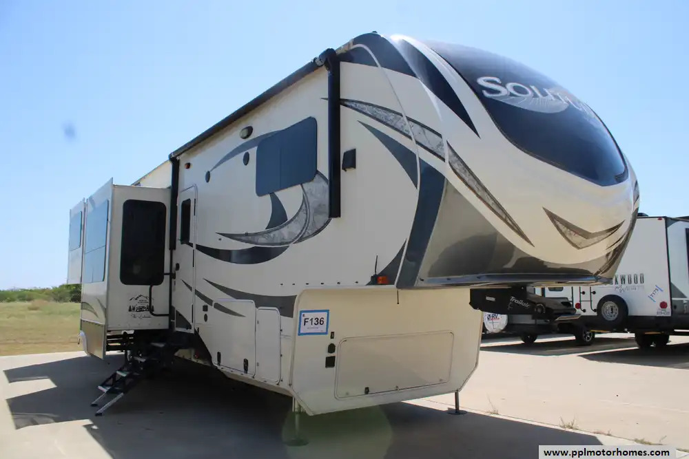 2017 Grand Design Solitude 375RES in cleburne TX