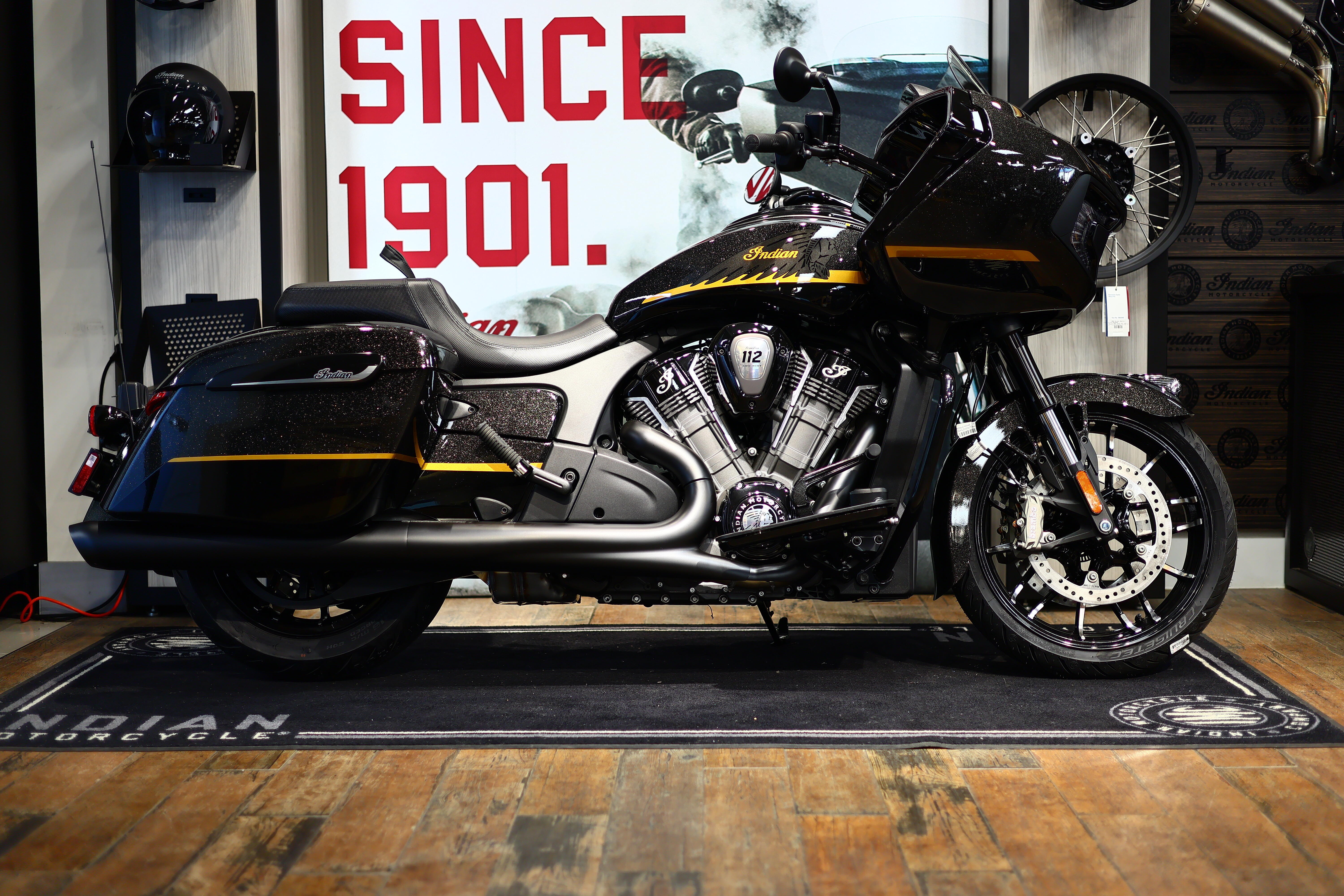 2026 Indian Motorcycle CHALLENGER DARK HORSE 112 POWER BAND AUDIO BLACK CRYSTA DARK HORSE in Laredo, TX