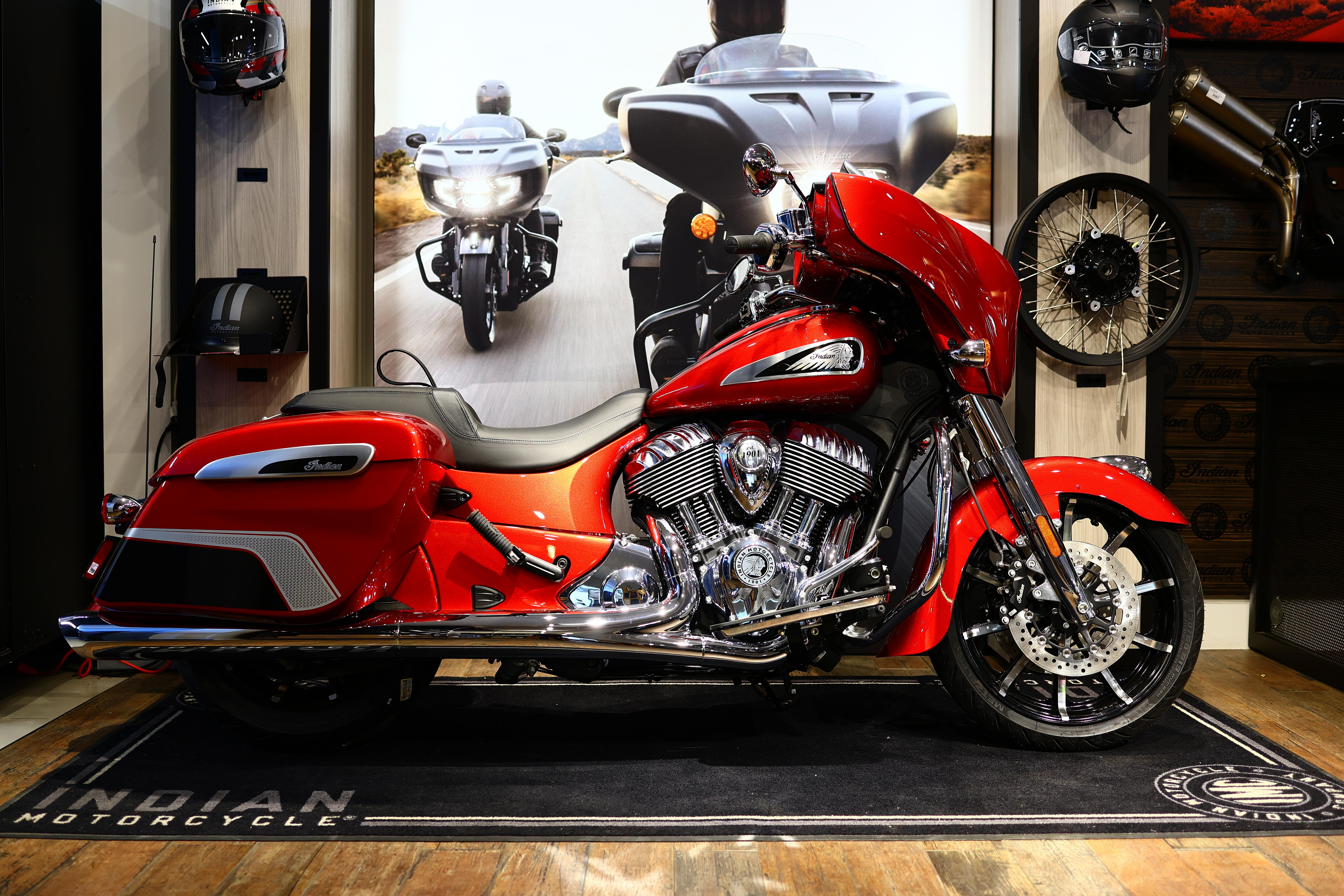 2026 Indian Motorcycle CHIEFTAIN LIMITED SUNSET RED METALLIC 49ST LIMITED in Laredo, TX