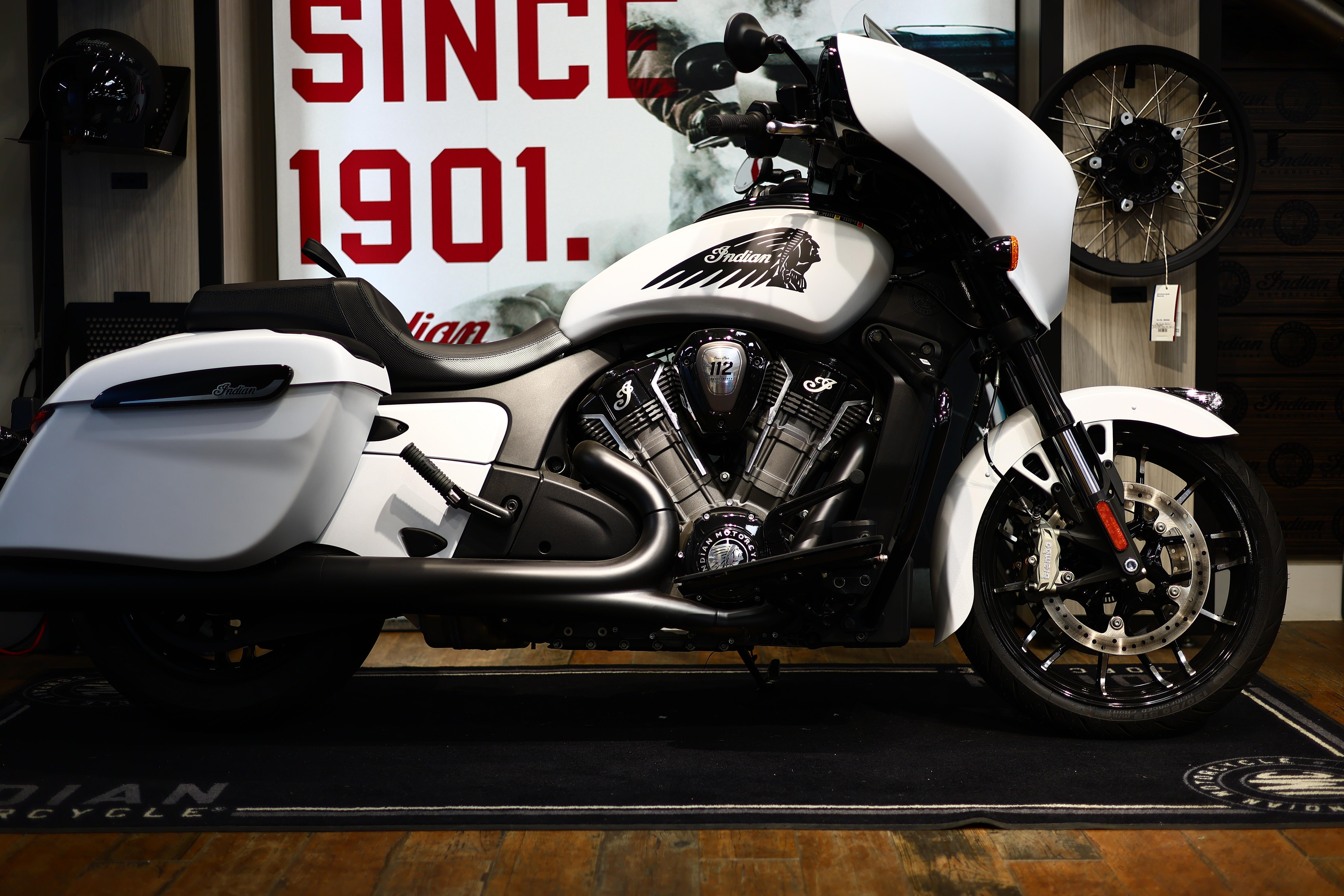 2025 Indian Motorcycle CHIEFTAIN POWERPLUS DARK HORSE 112 RA 49ST Ghost White DARK HORSE in Laredo, TX