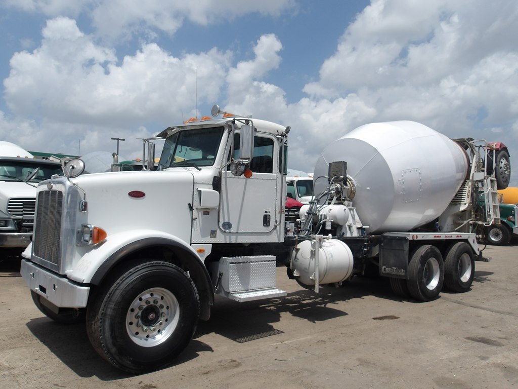 2017 PETERBILT 365 in Houston, TX