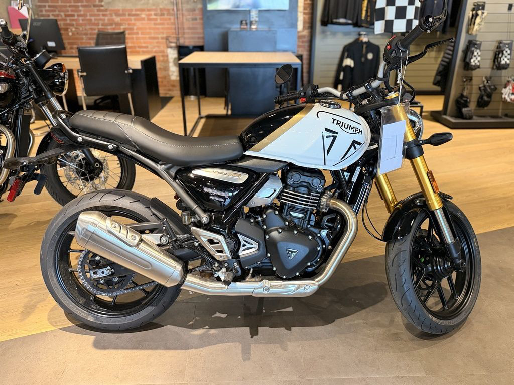 2026 Triumph Speed 400 Phantom Black/Storm Grey Pearl Metallic White BASE in Bristol, VA
