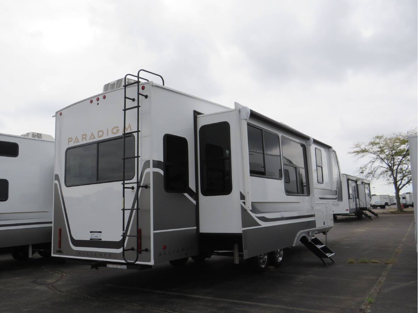 A photo of this 2026 Alliance PARADIGM 340RL