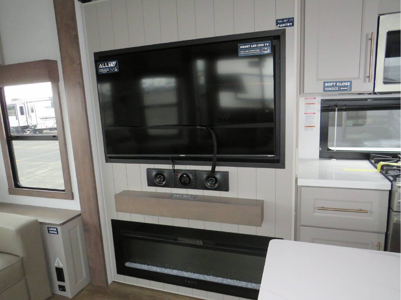 A photo of this 2026 Alliance PARADIGM 340RL