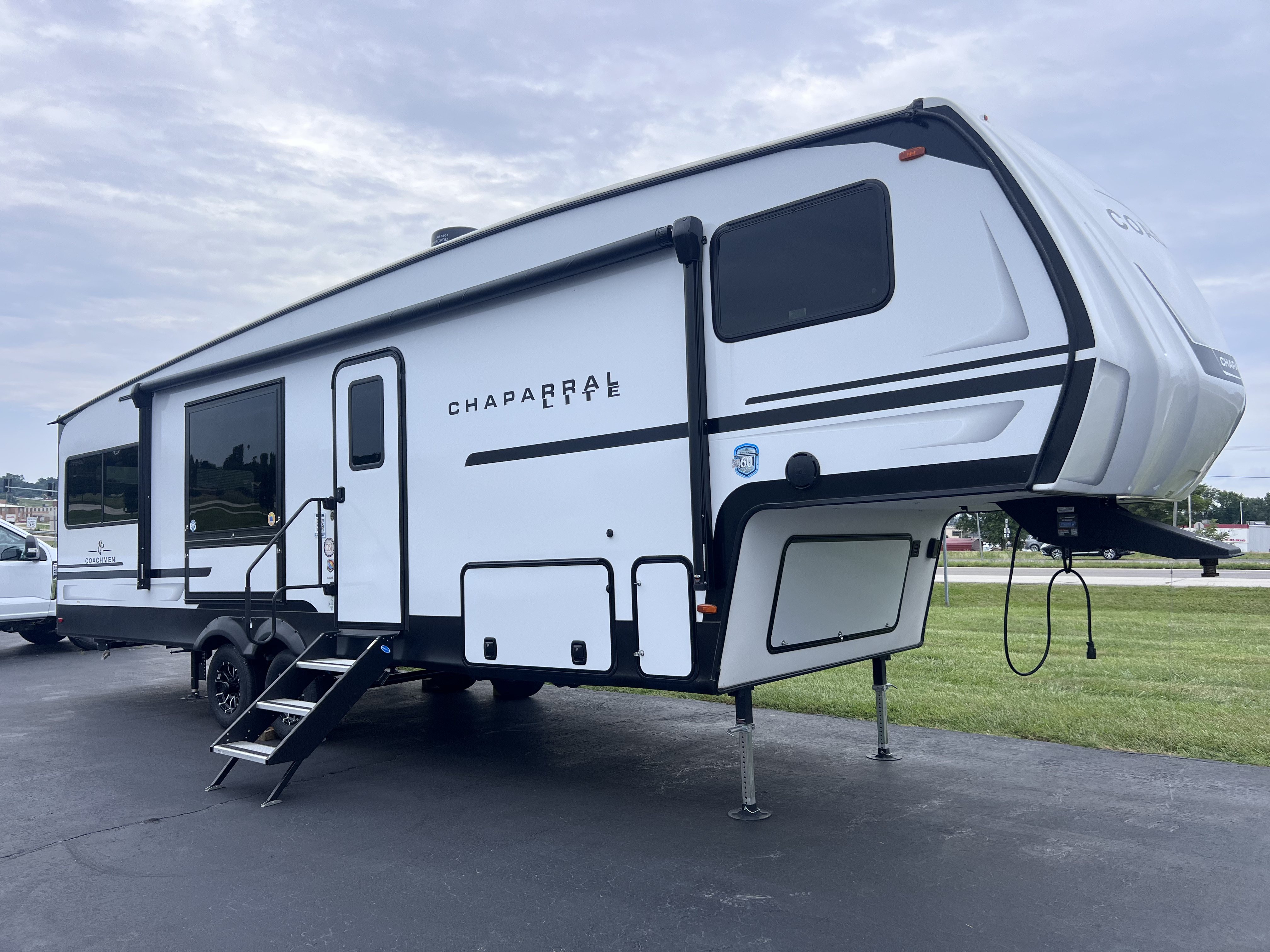 2026 Coachmen Chaparral Lite 27BAR in hannibal MO