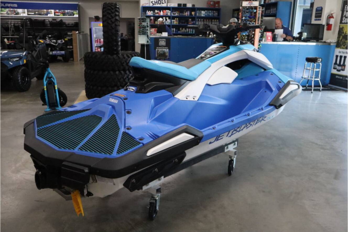 A photo of this 2026 Yamaha Waverunners JetBlaster DLX 2-Up