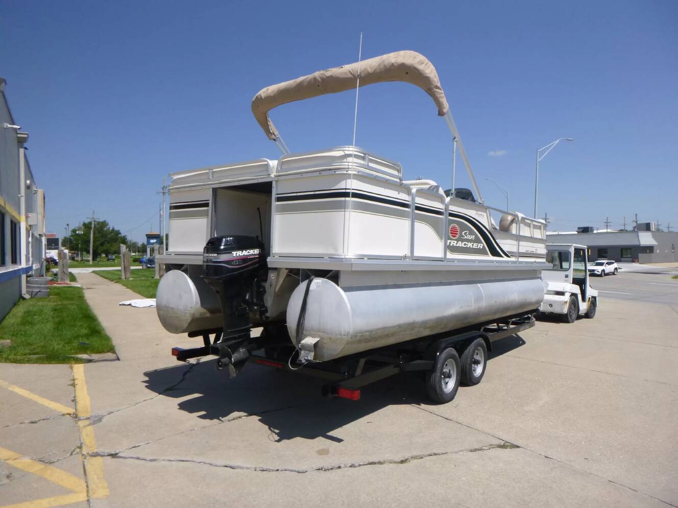 A photo of this 2003 Sun Tracker Party Barge 22