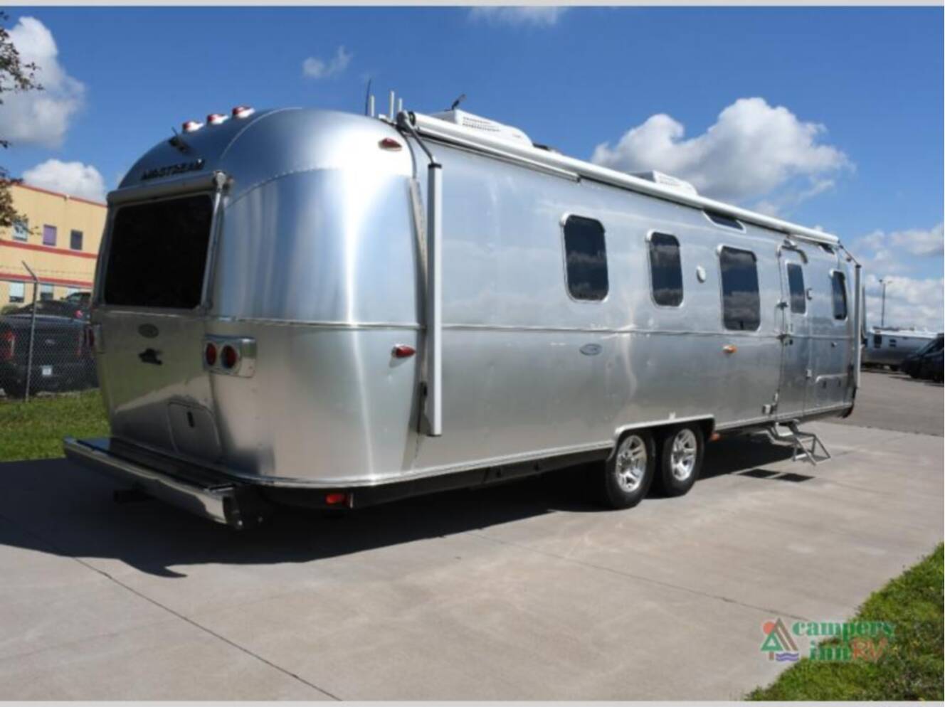 A photo of this 2019 Airstream Classic 33FBQ