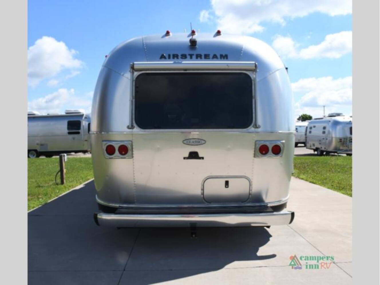 A photo of this 2019 Airstream Classic 33FBQ