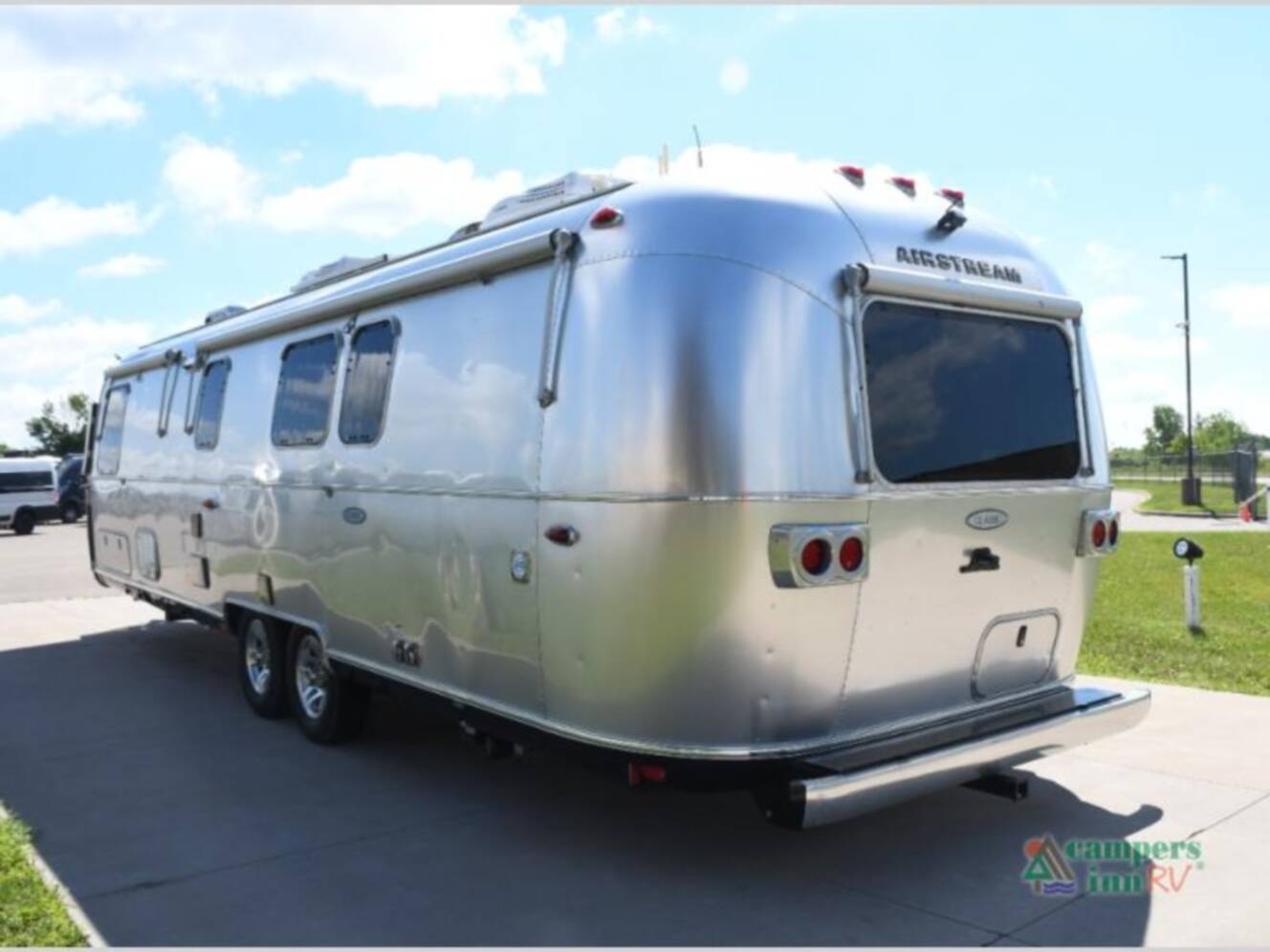 A photo of this 2019 Airstream Classic 33FBQ