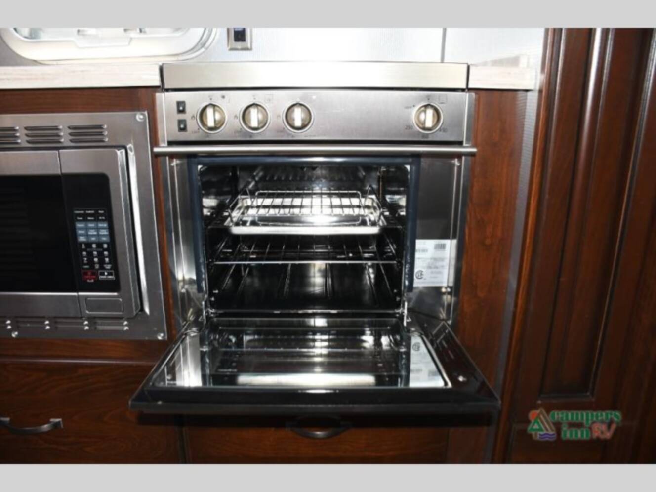 A photo of this 2019 Airstream Classic 33FBQ