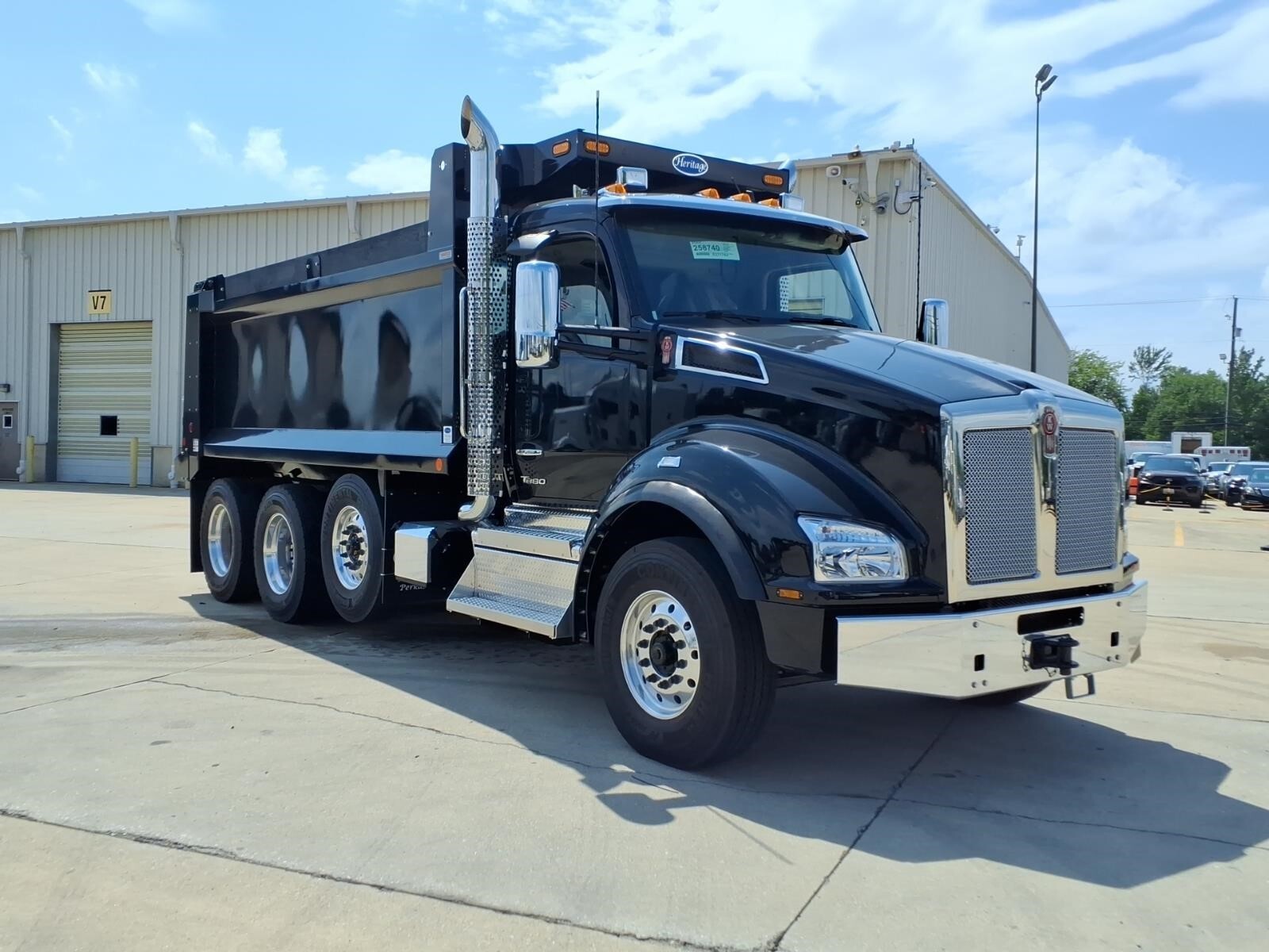2027 KENWORTH T880 in Baltimore, MD