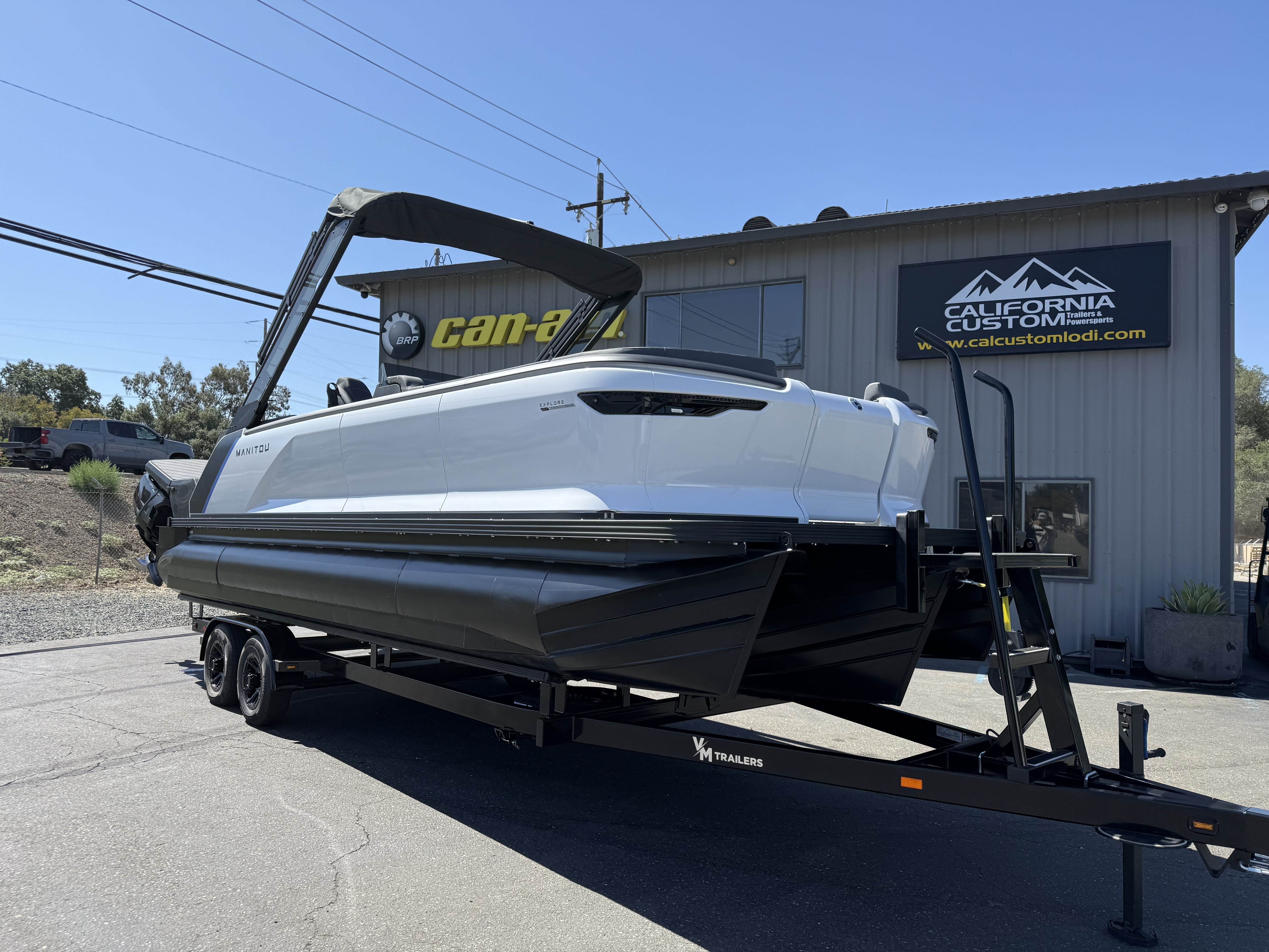 2025 Manitou 24 EXPLORE SWITCHBACK STEALTH Pontoon Boat boat